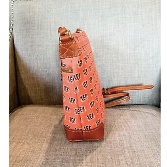 💖HP💖NWT Dooney And Bourke NFL Cincinnati Bengals - Picture 3 of 6